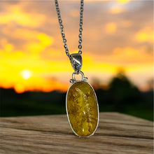Charger l&#39;image dans la galerie, Pendentif  Ambre + chaîne