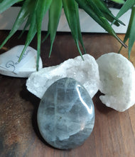 Charger l&#39;image dans la galerie, Galet anti stress Labradorite A